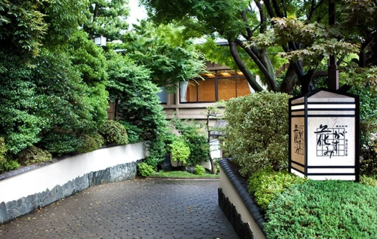 Meiji Kinenkan's Hanagasumi approach