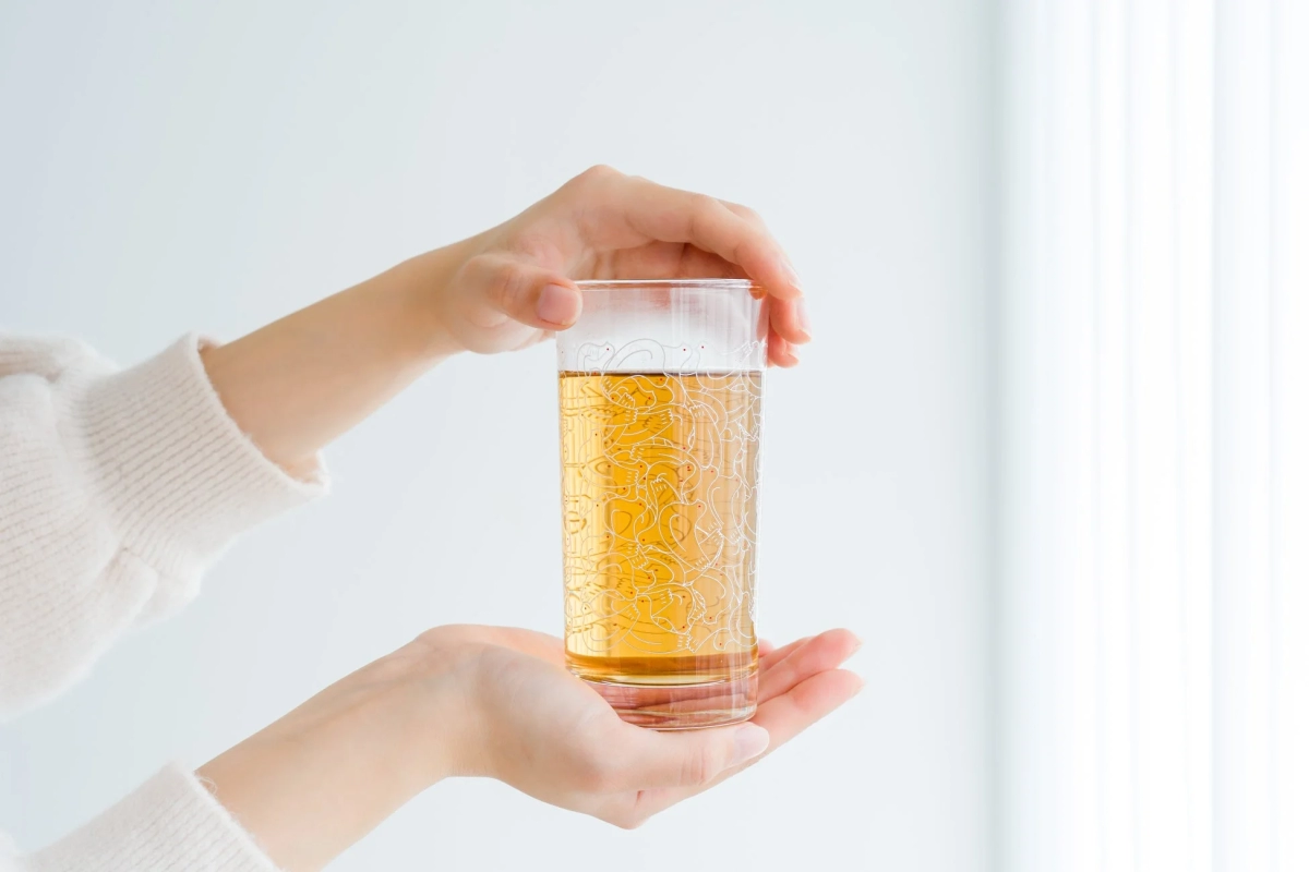 Hand holding Fushigi Glass