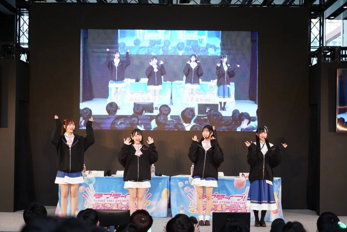 Ikizurai-bu! members on stage