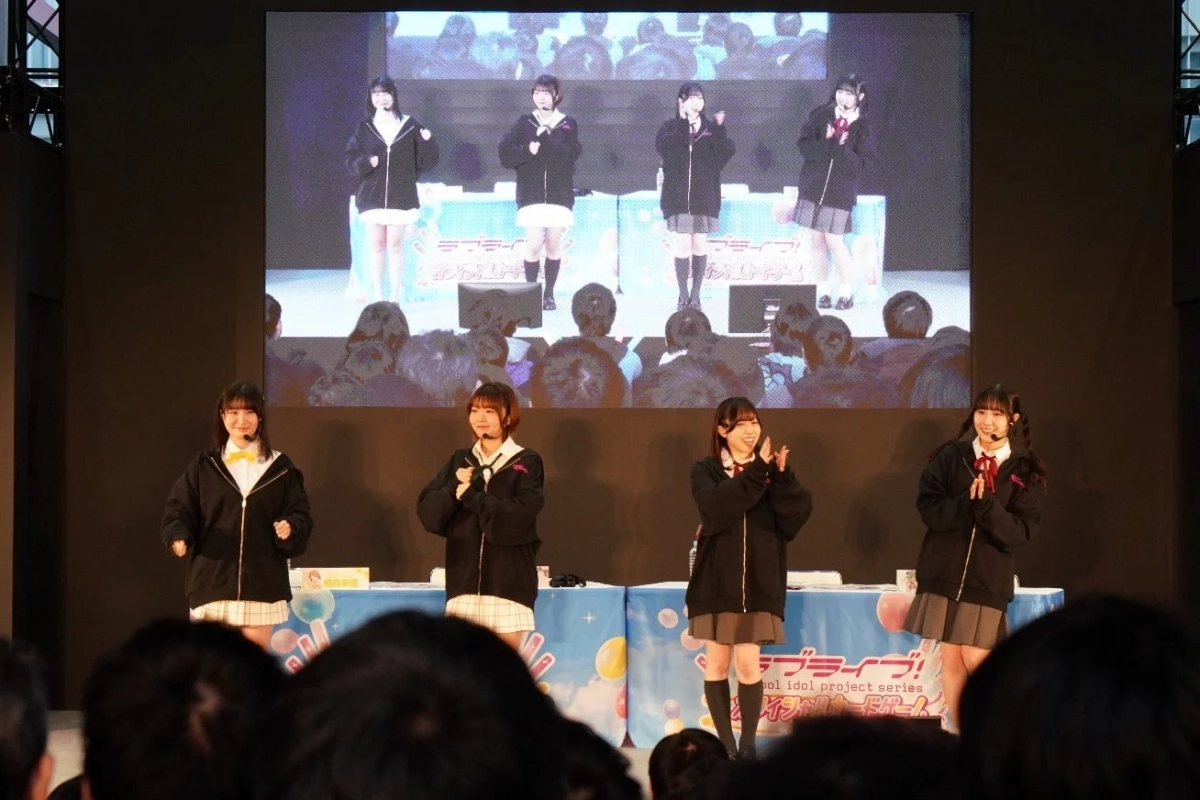 Nijigasaki High School Idol Club and Liella! members on stage