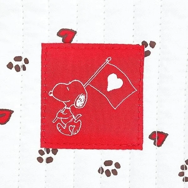 Snoopy with heart flag tag detail
