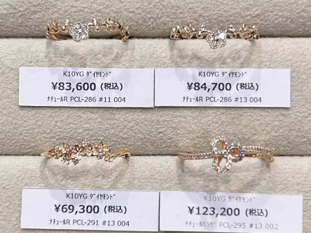 Display of Nature rings with diamond settings and price tags
