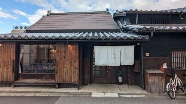 Ahiru Kashiten exterior