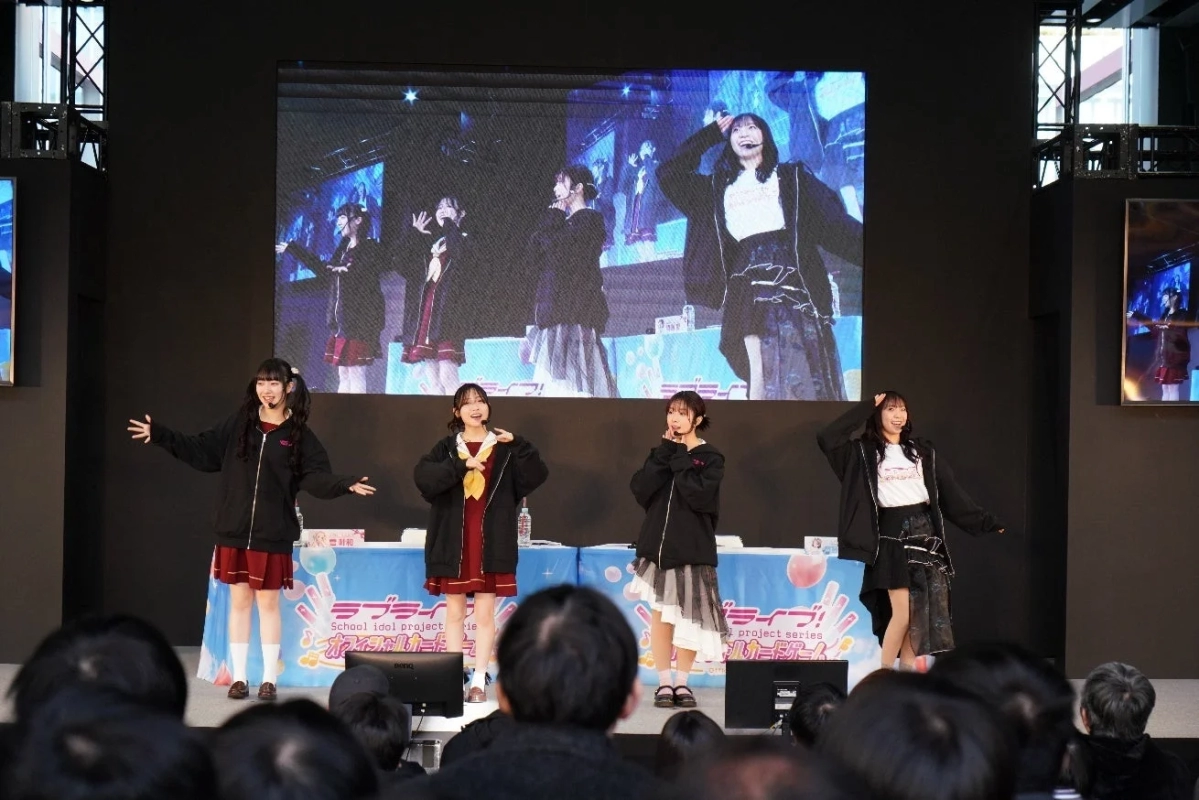 Aqours and Hasunosora Jogakuin School Idol Club members on stage