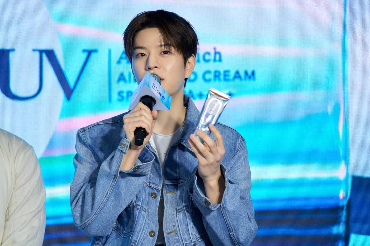 Stray Kids member holding Biore UV product