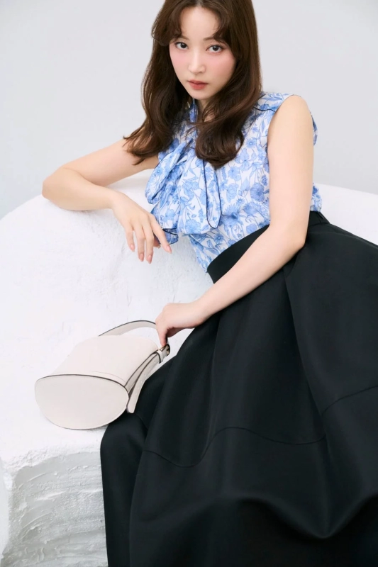 LOOK3 Model in Blouse