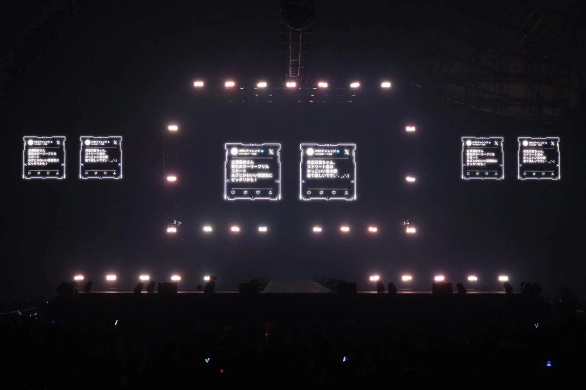 Screens showing #IRCChallenge messages