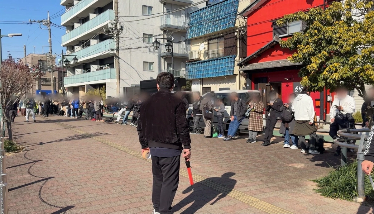 People lining up outside Gorica