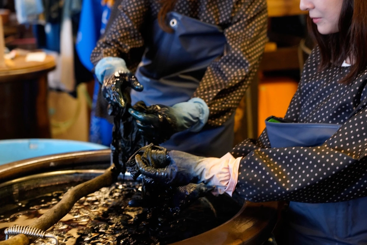 Guest participating in indigo dyeing