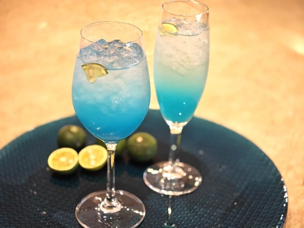 Blue citrus cocktails