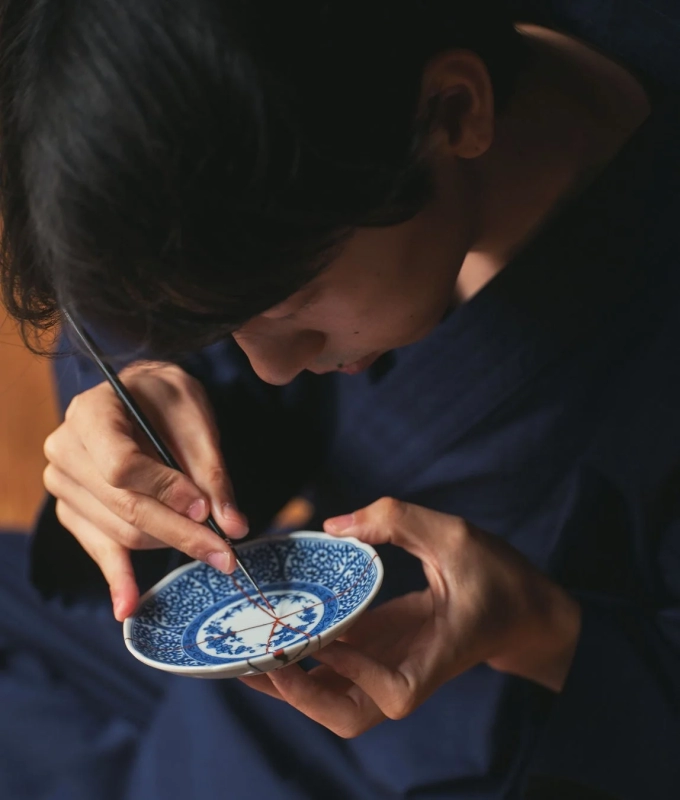 Artist Sho Takeshita working