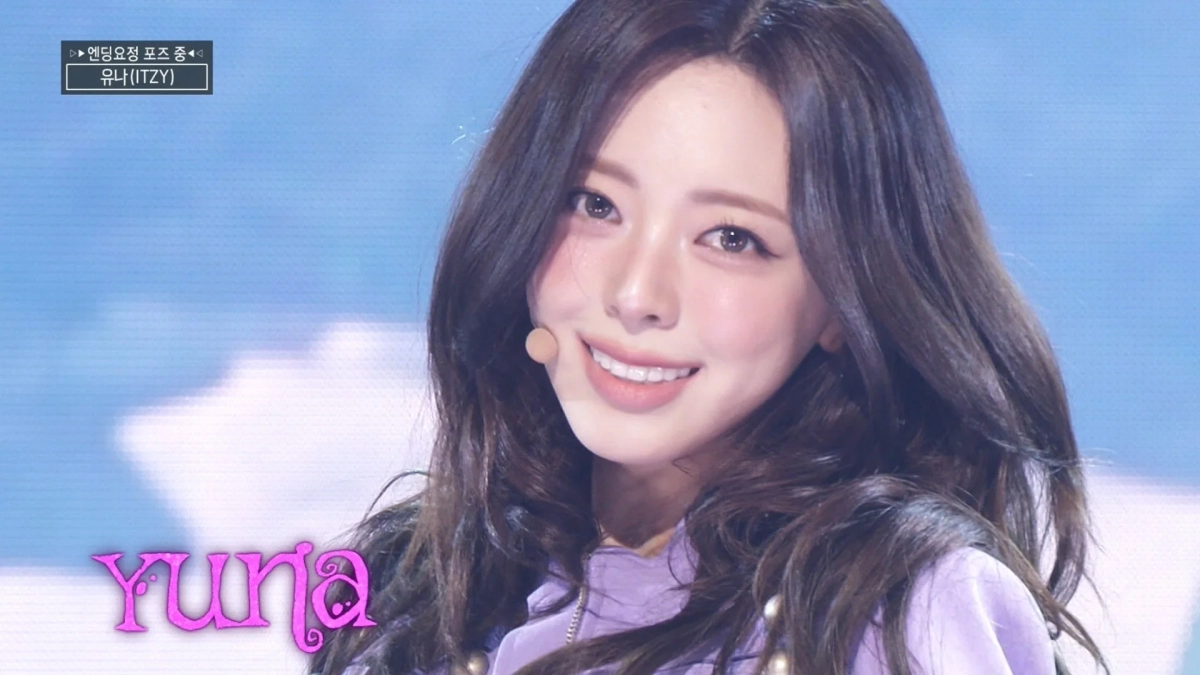YUNA (ITZY) as ending fairy