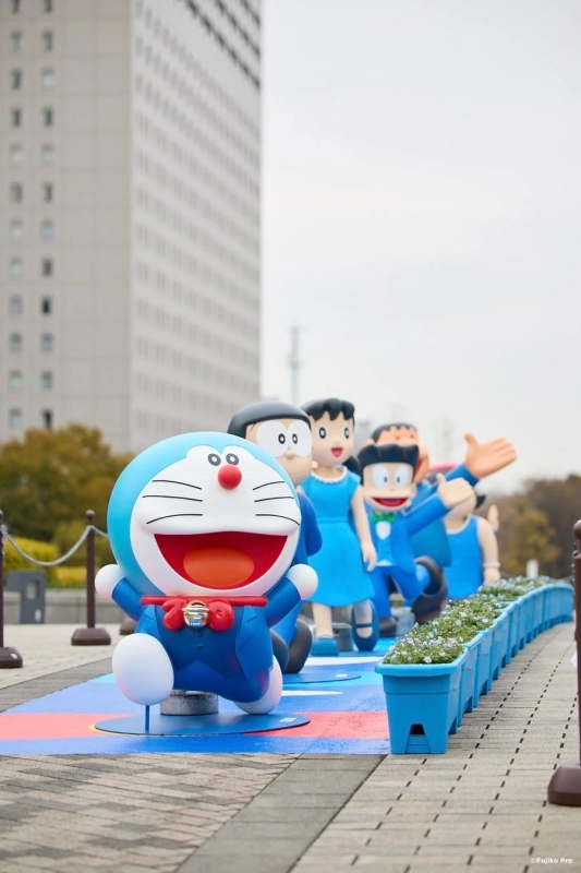 Doraemon and friends on blue carpet