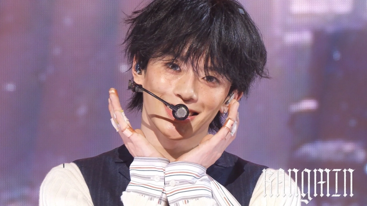 KANGMIN on stage with a cute pose
