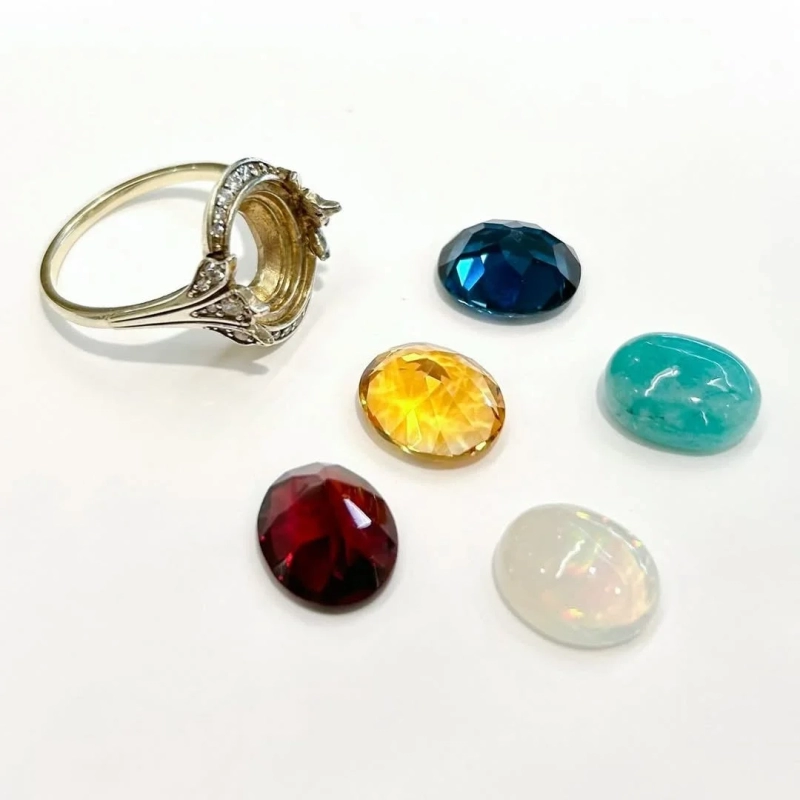 Ring frame with loose stones