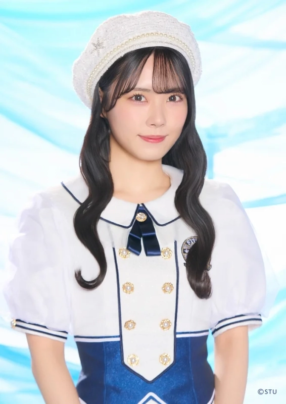 Portrait of STU48 member in beret and sailor-style uniform
