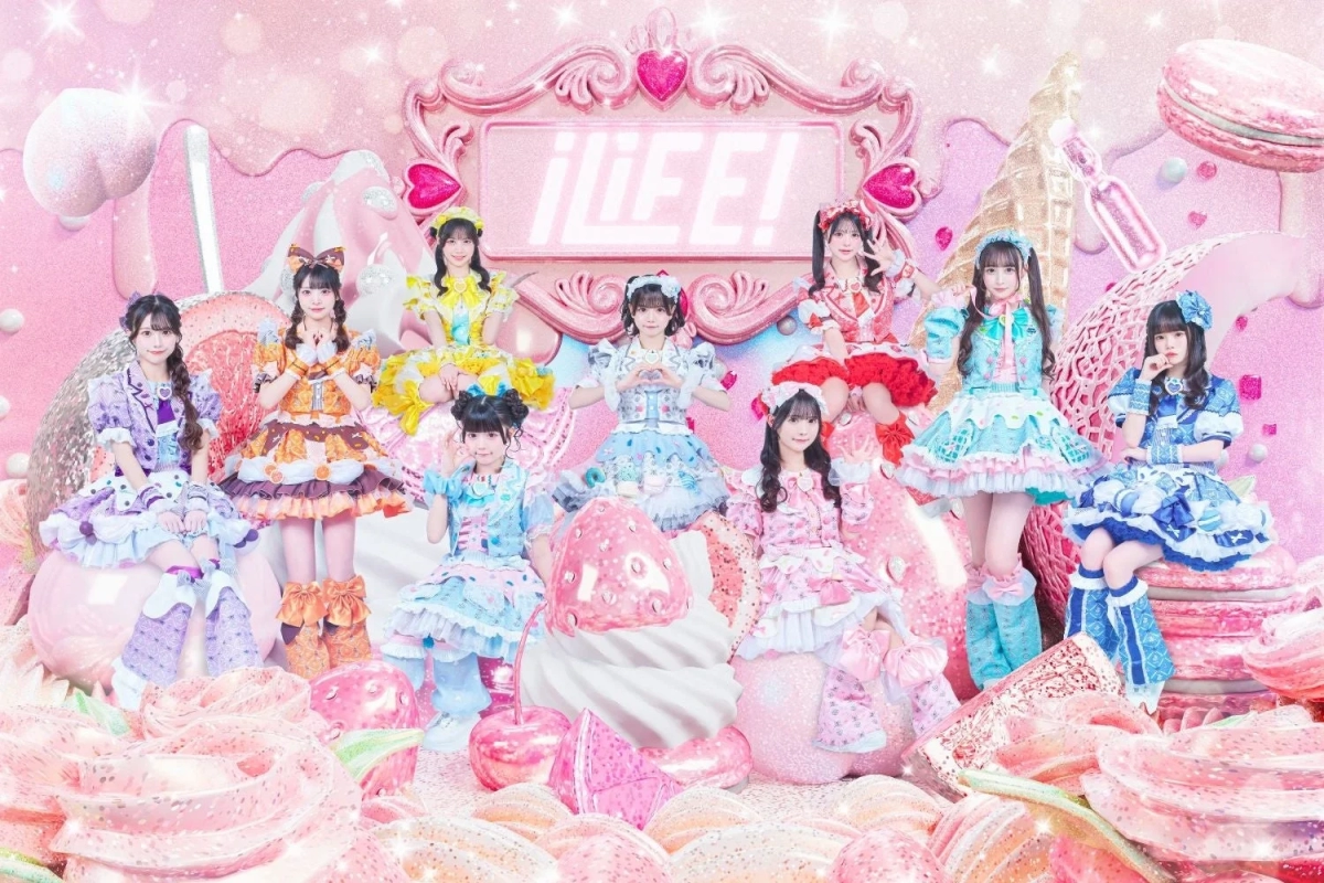 iLiFE! group photo with pastel-colored outfits