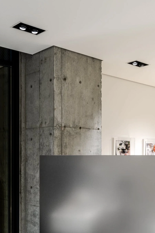 Modern interior with a concrete pillar and minimalist design