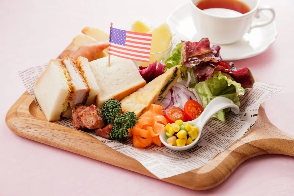 Brunch served on Michigan cruise