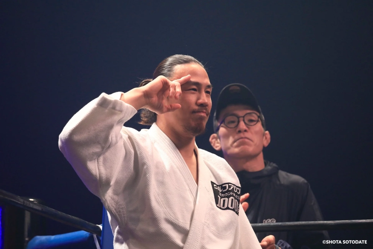 Wolf Aaron with challenger