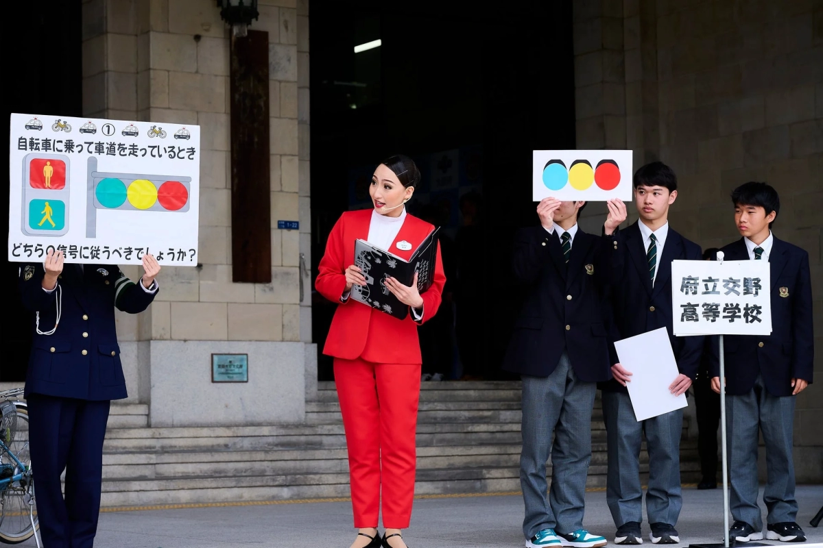 Traffic safety class with police and students