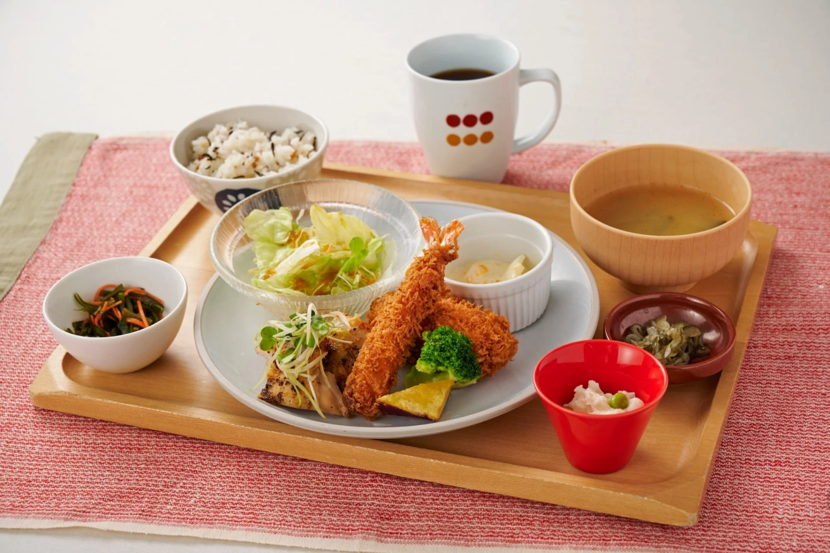 Fried shrimp and grilled fish set