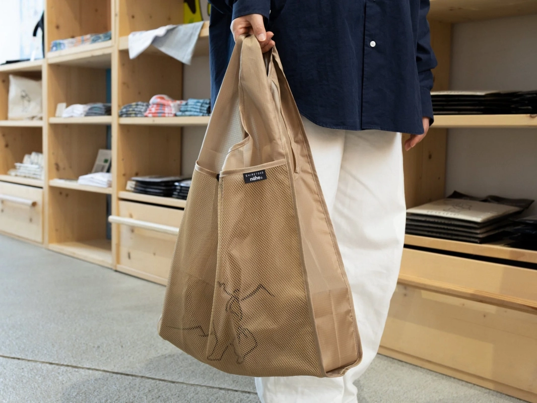 Shiretoko Toko-san Travel Shopper in beige