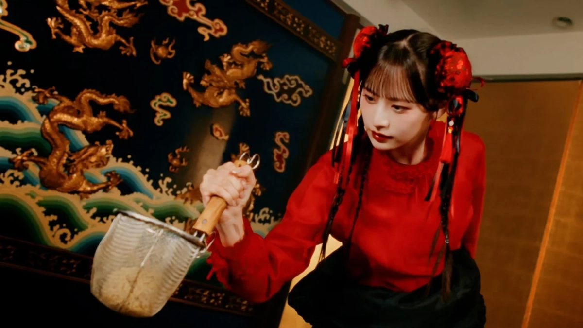 CANDY TUNE member in red Chinese dress