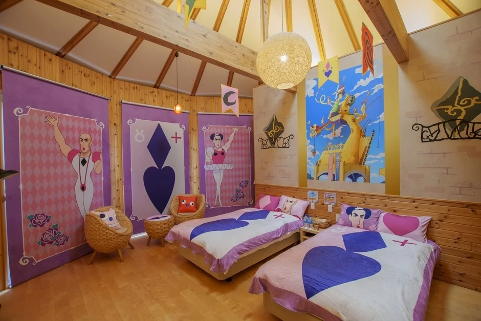 Henderland Themed Room with Heart Beds