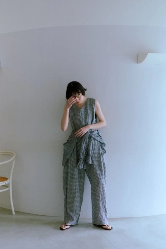 Kanoco in gingham salopette