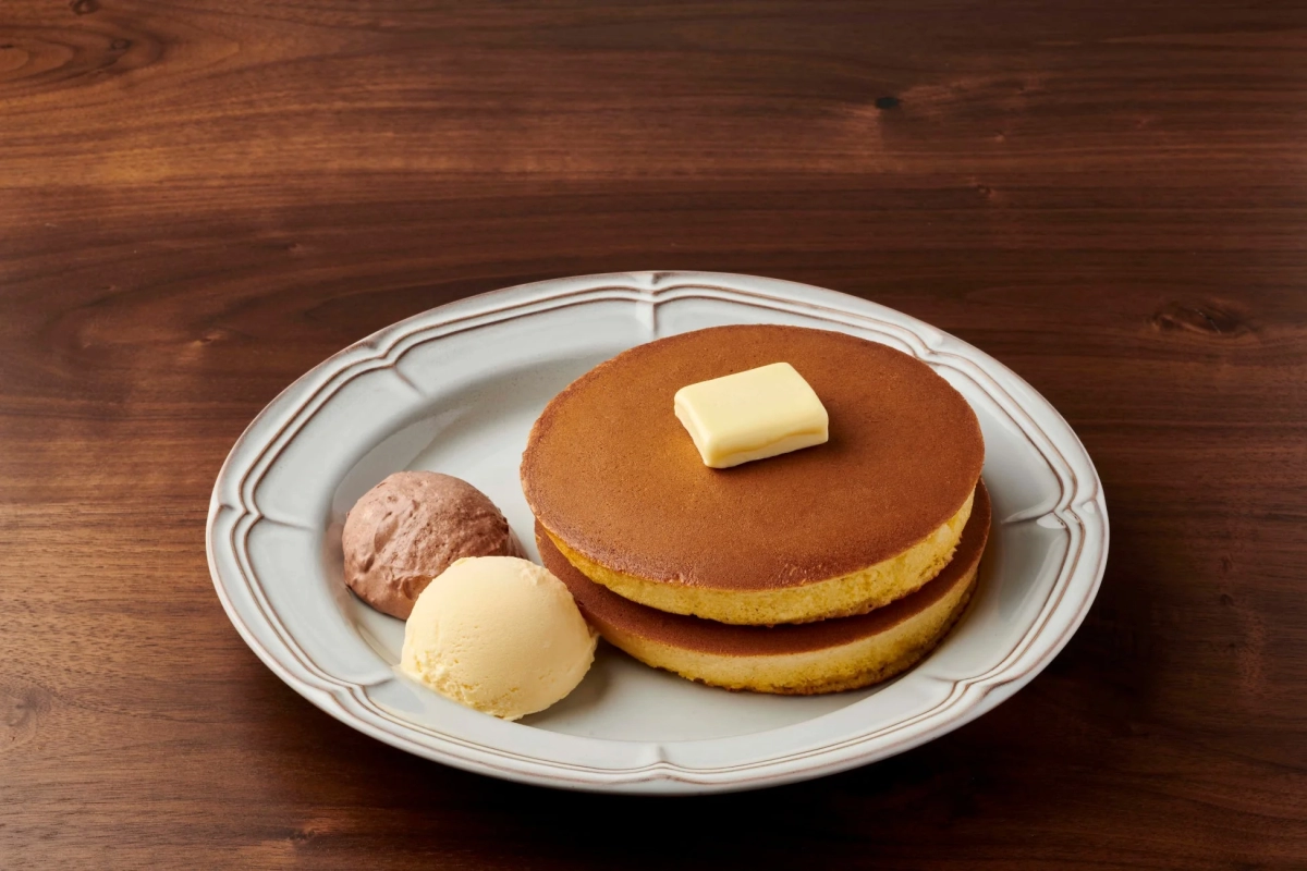 Traditional Hotcakes with Vanilla Ice & Chocolate Cream